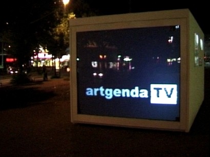 artgenda TV - Monitor am Hauptbahnhof zu Übertragung der Video Kunst Projekte